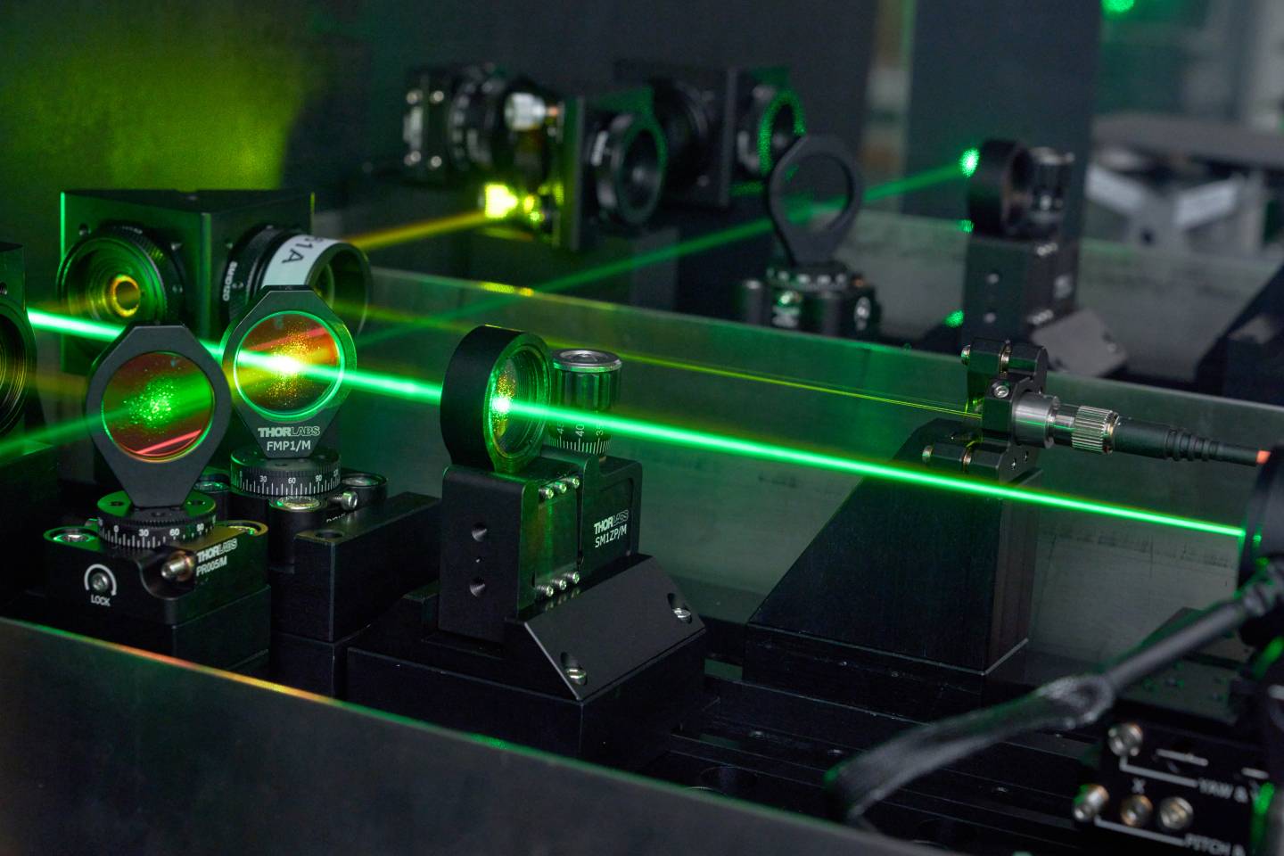 Single-Frequency Raman Laser
